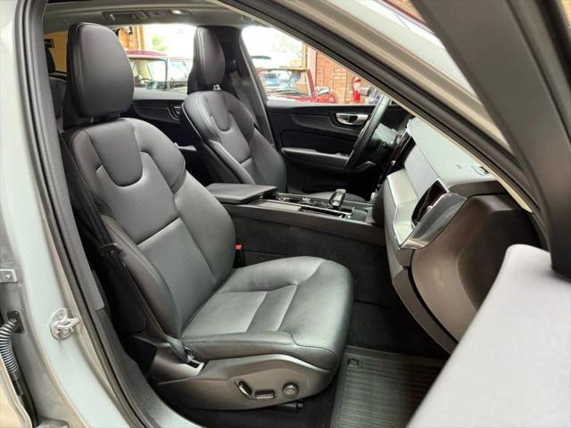 2024 Volvo XC60 Recharge T8 Core Dark Theme