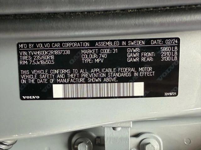 2024 Volvo XC60 Recharge T8 Core Dark Theme