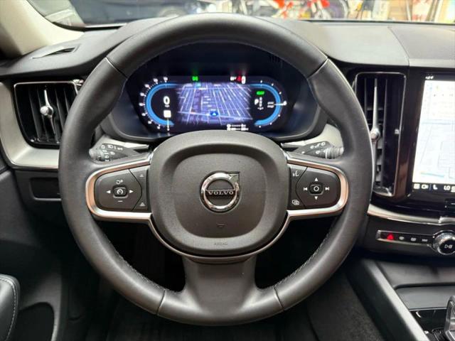 2024 Volvo XC60 Recharge T8 Core Dark Theme