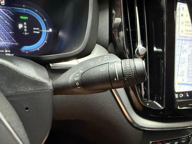 2024 Volvo XC60 Recharge T8 Core Dark Theme