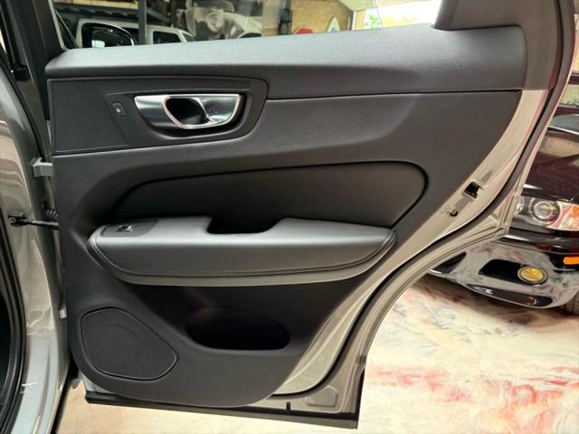 2024 Volvo XC60 Recharge T8 Core Dark Theme