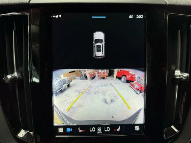 2024 Volvo XC60 Recharge T8 Core Dark Theme