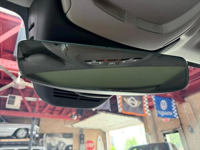 2024 Volvo XC60 Recharge T8 Core Dark Theme