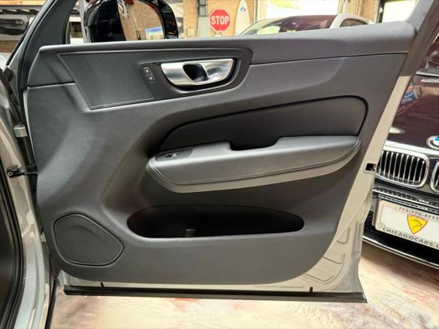 2024 Volvo XC60 Recharge T8 Core Dark Theme