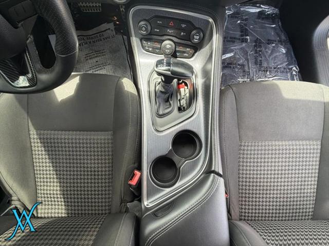 2017 Dodge Challenger R/T Shaker