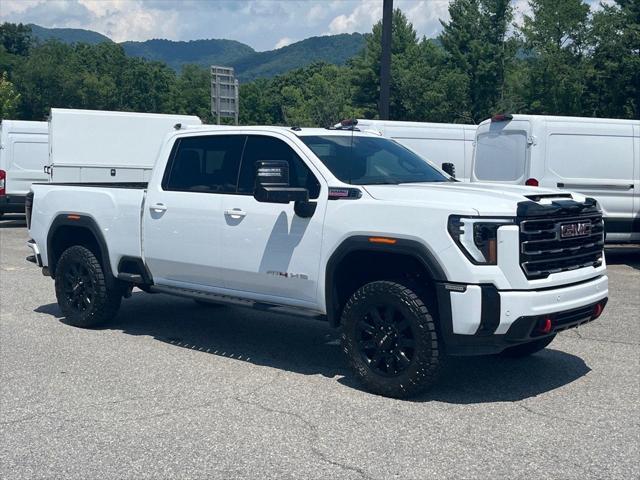 2025 GMC Sierra 2500HD 4WD Crew Cab Standard Bed AT4