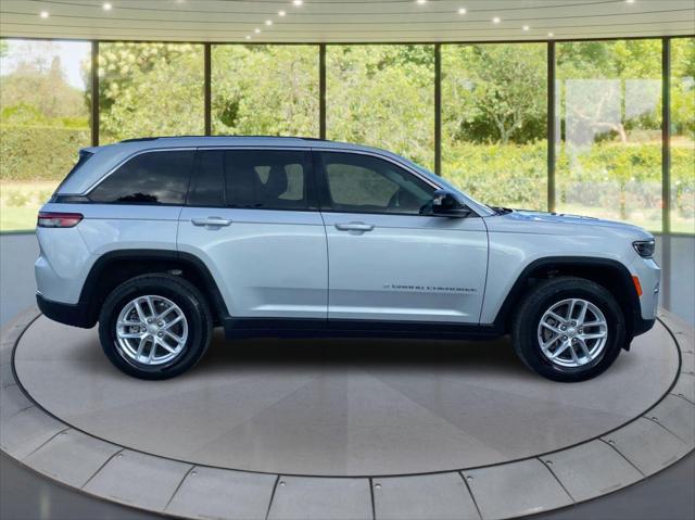 2023 Jeep Grand Cherokee Laredo 4x4