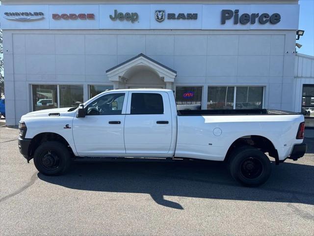 2026 RAM Ram 3500 RAM 3500 TRADESMAN CREW CAB 4X4 8 BOX