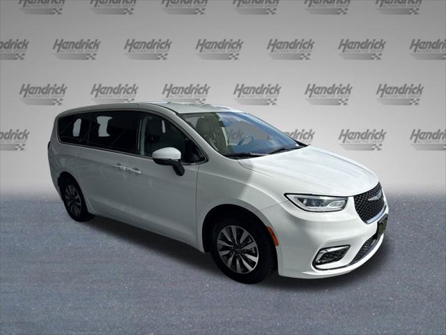 2023 Chrysler Pacifica Hybrid Touring L