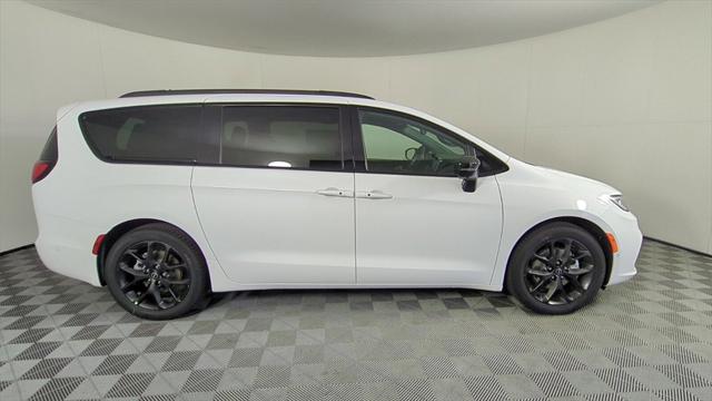 2025 Chrysler Pacifica PACIFICA LIMITED