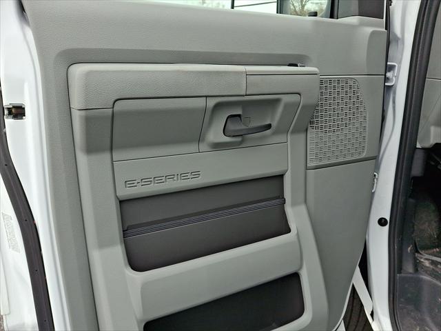 2026 Ford E-350 Cutaway Base Cutaway