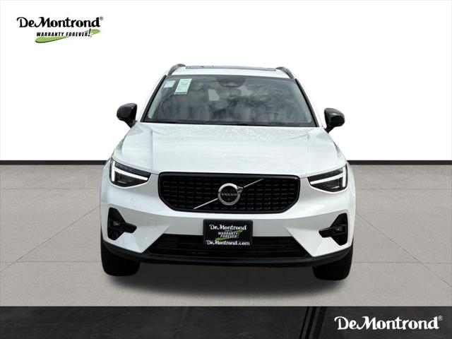2026 Volvo XC40 Plus, B4 FWD Gas (mild hybrid), Dark
