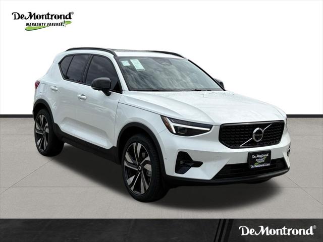 2026 Volvo XC40 Plus, B4 FWD Gas (mild hybrid), Dark
