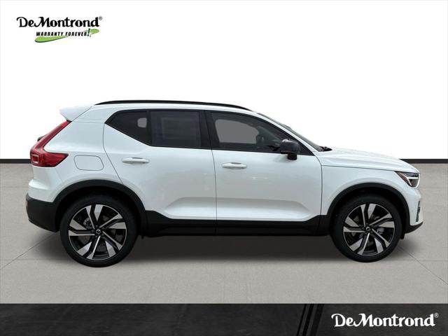 2026 Volvo XC40 Plus, B4 FWD Gas (mild hybrid), Dark