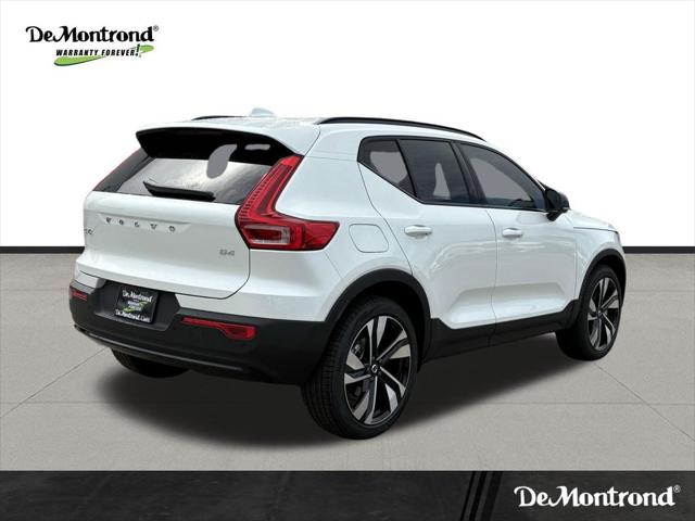 2026 Volvo XC40 Plus, B4 FWD Gas (mild hybrid), Dark