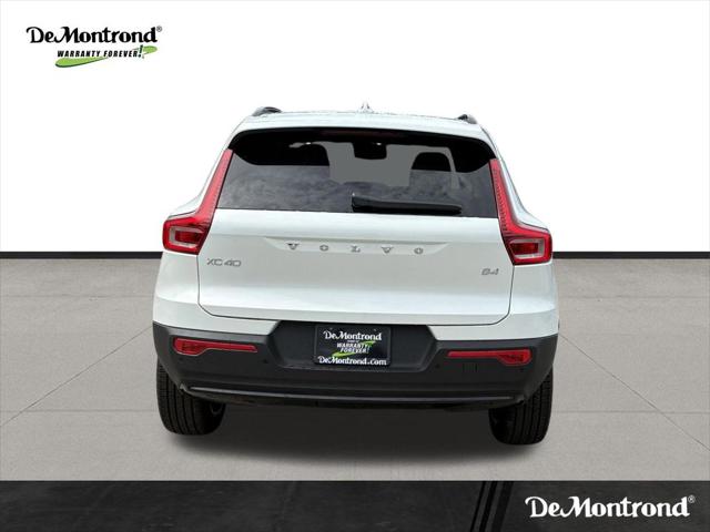 2026 Volvo XC40 Plus, B4 FWD Gas (mild hybrid), Dark