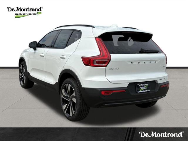 2026 Volvo XC40 Plus, B4 FWD Gas (mild hybrid), Dark