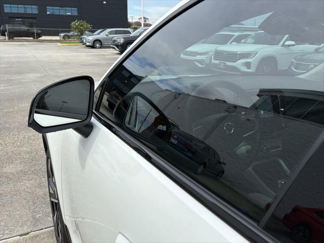 2026 Volvo XC40 Plus, B4 FWD Gas (mild hybrid), Dark