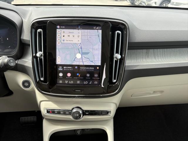 2026 Volvo XC40 Plus, B4 FWD Gas (mild hybrid), Dark