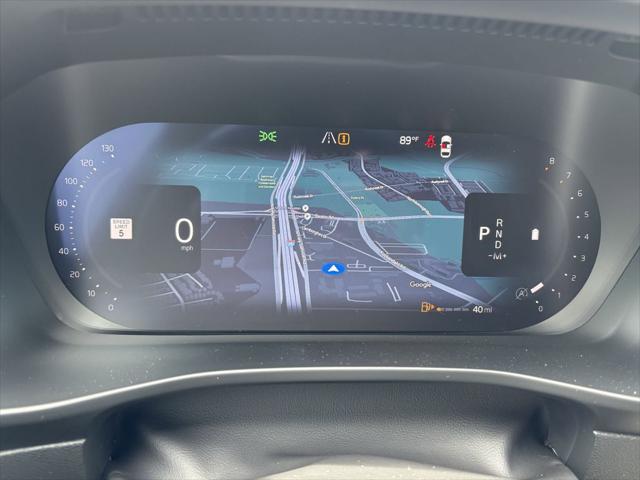 2026 Volvo XC40 Plus, B4 FWD Gas (mild hybrid), Dark