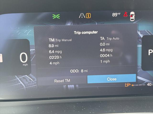 2026 Volvo XC40 Plus, B4 FWD Gas (mild hybrid), Dark