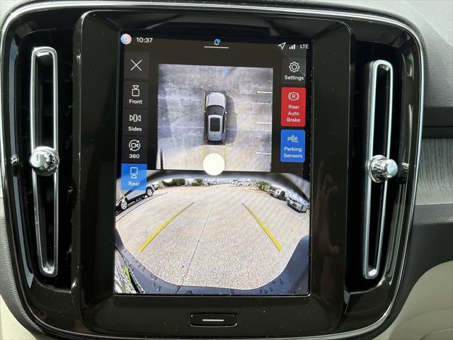 2026 Volvo XC40 Plus, B4 FWD Gas (mild hybrid), Dark
