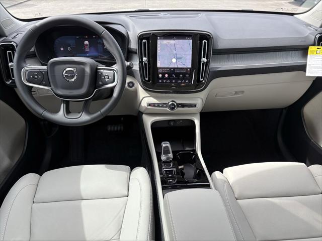 2026 Volvo XC40 Plus, B4 FWD Gas (mild hybrid), Dark