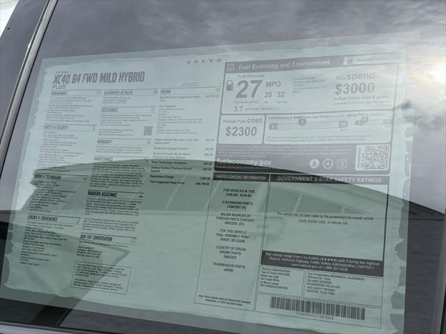 2026 Volvo XC40 Plus, B4 FWD Gas (mild hybrid), Dark