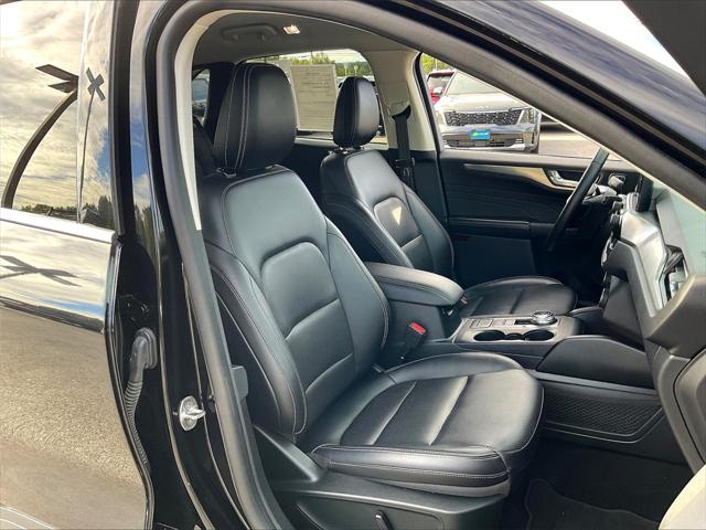 2022 Ford Escape Titanium Hybrid
