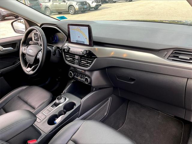 2022 Ford Escape Titanium Hybrid