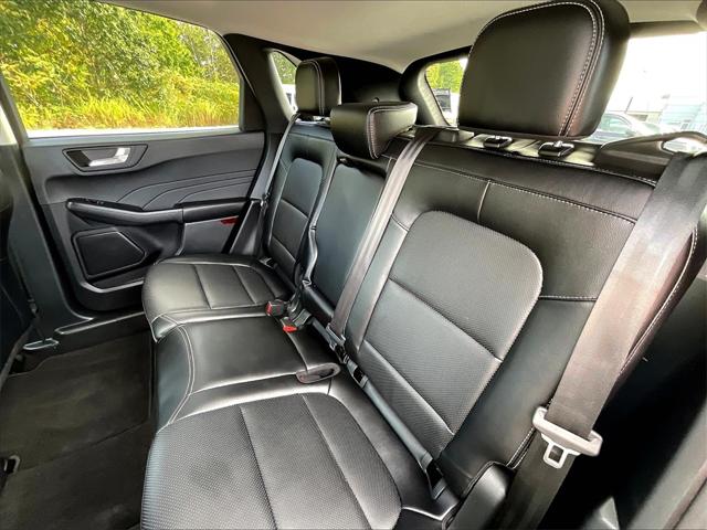 2022 Ford Escape Titanium Hybrid