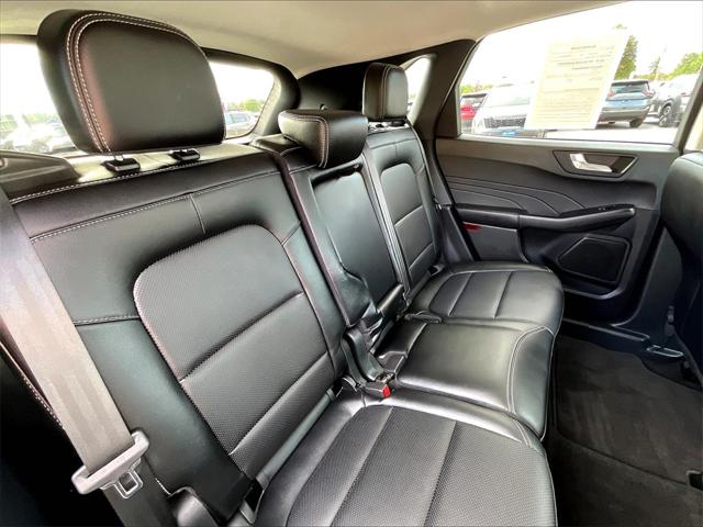 2022 Ford Escape Titanium Hybrid