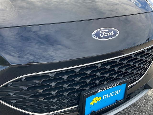 2022 Ford Escape Titanium Hybrid
