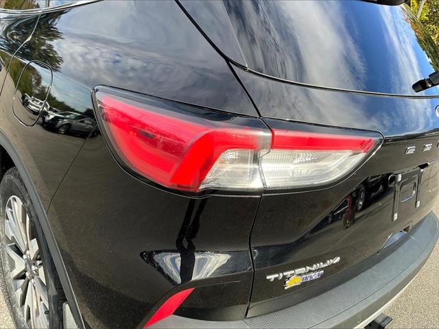 2022 Ford Escape Titanium Hybrid