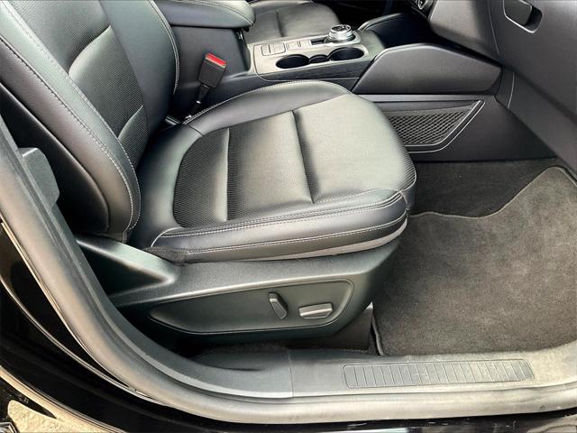 2022 Ford Escape Titanium Hybrid