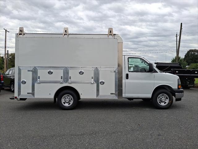 2025 Chevrolet Express Cutaway Work Van