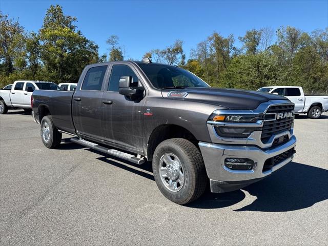 2026 RAM Ram 3500 RAM 3500 TRADESMAN CREW CAB 4X4 8 BOX