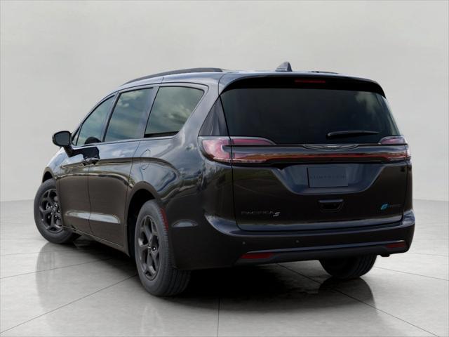 2026 Chrysler Pacifica Hybrid Unknown