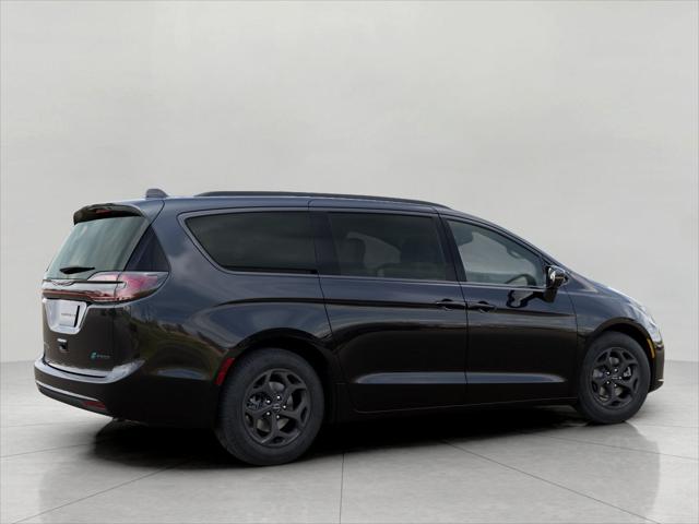 2026 Chrysler Pacifica Hybrid Unknown