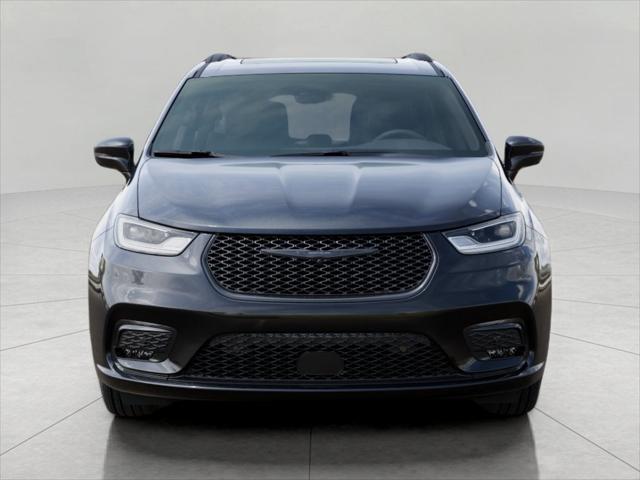 2026 Chrysler Pacifica Hybrid Unknown