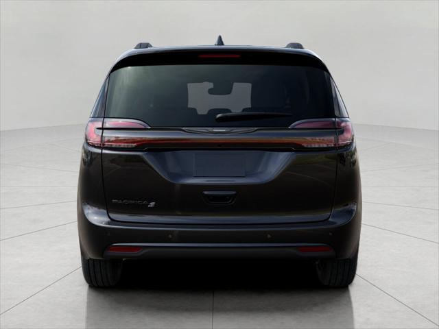 2026 Chrysler Pacifica Hybrid Unknown