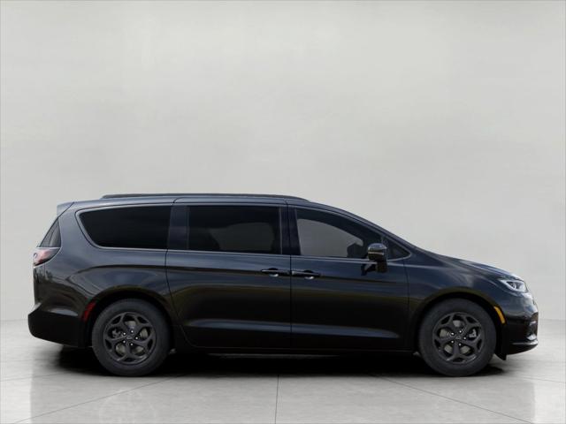 2026 Chrysler Pacifica Hybrid Unknown