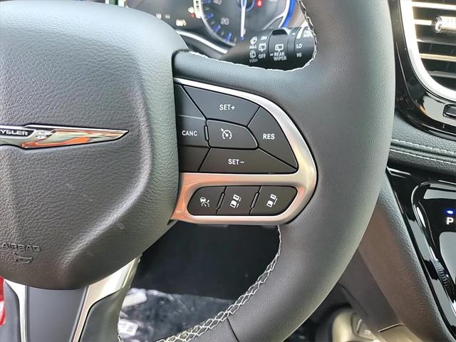 2026 Chrysler Pacifica Select AWD
