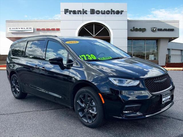 2026 Chrysler Pacifica Limited's photo