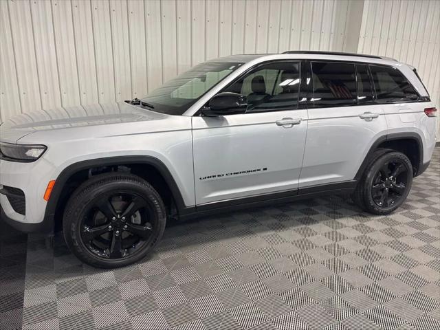 2022 Jeep Grand Cherokee Altitude 4x4 2022 Jeep Grand Cherokee Altitude 4x4