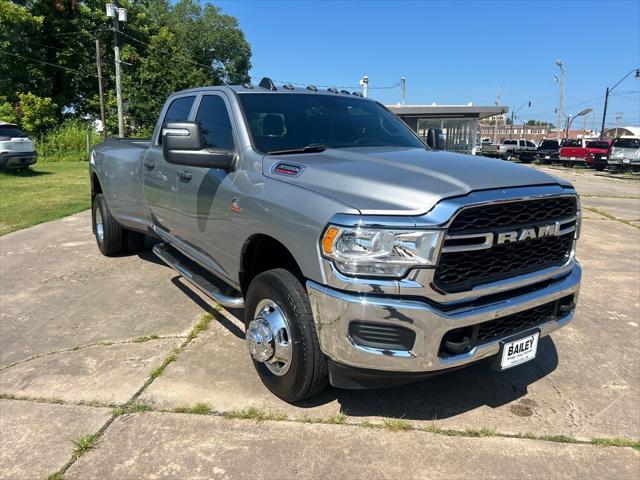 2023 RAM 3500 Tradesman Crew Cab 4x4 8 Box