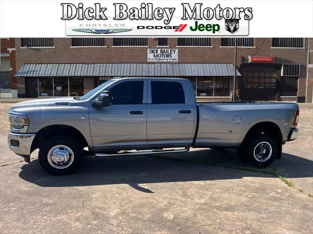 2023 RAM 3500 Tradesman Crew Cab 4x4 8 Box