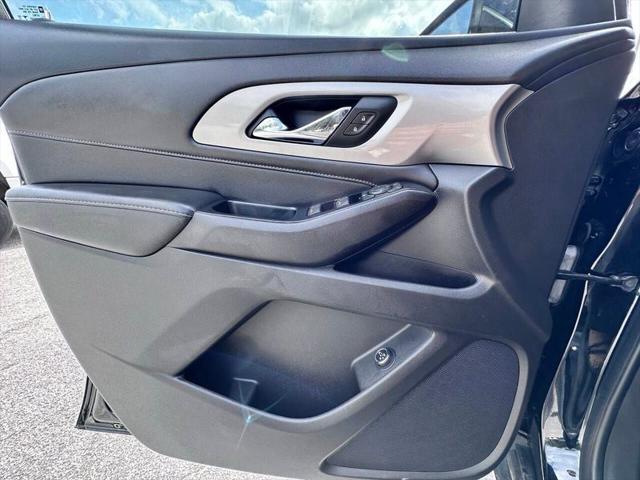 2023 Chevrolet Traverse FWD LT Leather