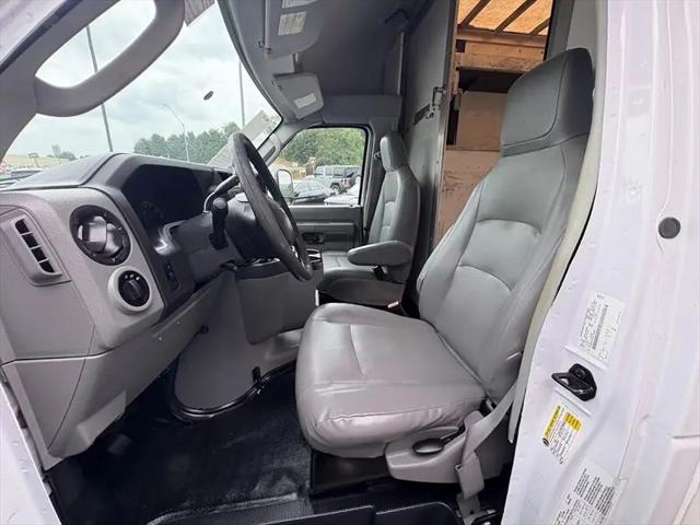 2017 Ford E-350 Cutaway E-350
