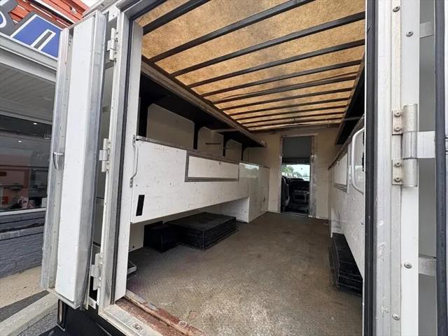 2017 Ford E-350 Cutaway E-350